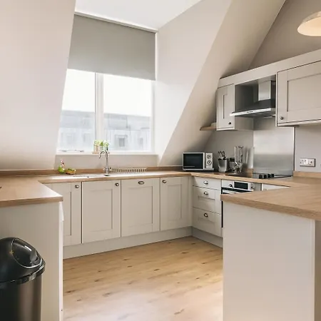 Luxury 2-bed Penthouse In Stunning Views Prime Location Lägenhet