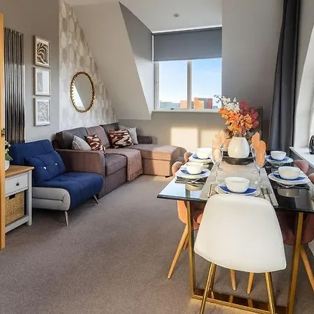 Luxury 2-bed Penthouse In Stunning Views Prime Location Appartement *