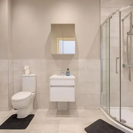 Luxury 2-bed Penthouse In Stunning Views Prime Location *