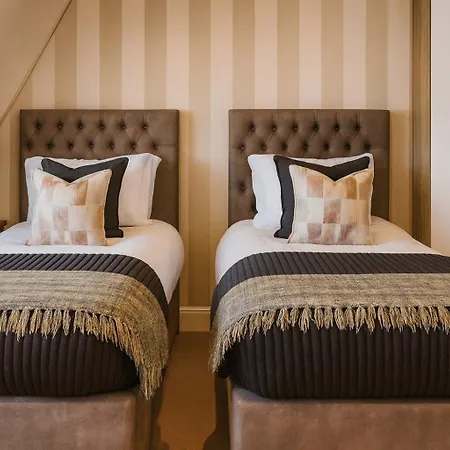 Luxury 2-bed Penthouse In Stunning Views Prime Location Lägenhet