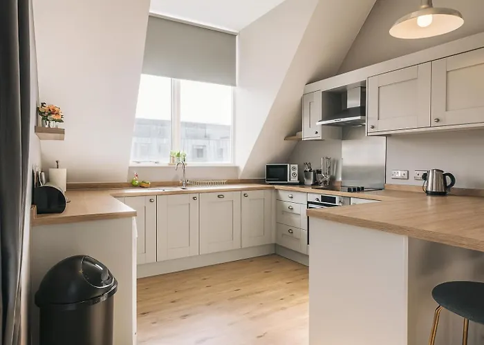 Luxury 2-bed Penthouse In Stunning Views Prime Location Lägenhet