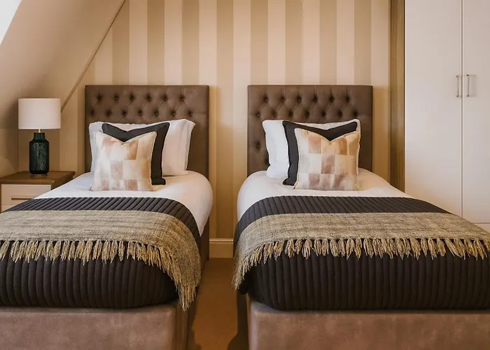 Luxury 2-bed Penthouse In Stunning Views Prime Location Lägenhet